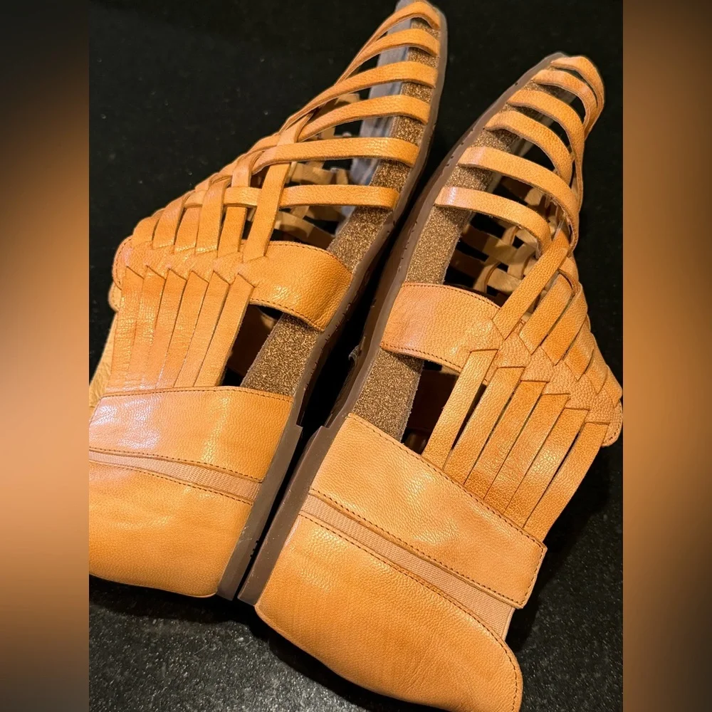 Chocolat Blu Vivienne Sandals, Size 11 - Picture 6 of 13